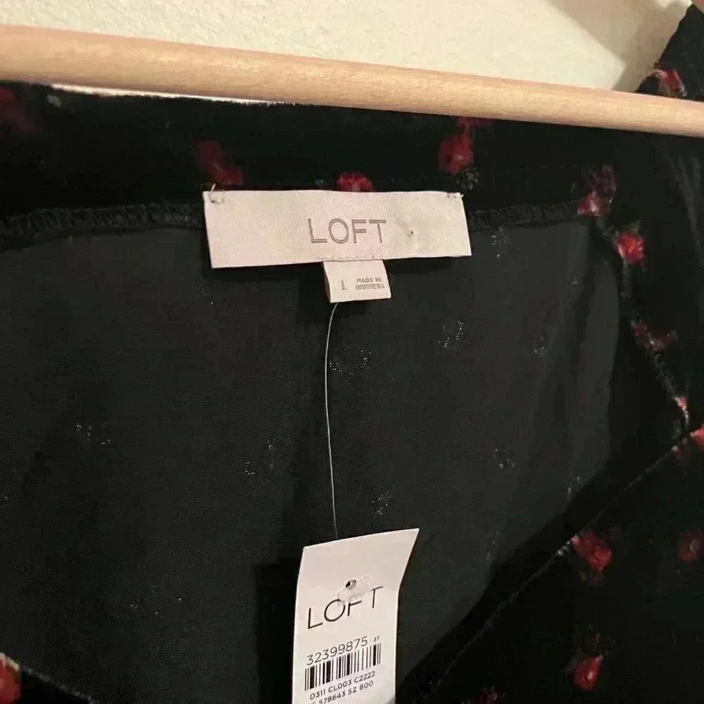 NWT LOFT Floral Velvet Puff Sleeve Blouse
